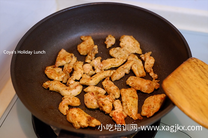 [食谱] 鸡肉捲饼-加了孜然粉的鸡肉和凤梨搭配著吃滋味非常契合【制作方式】】