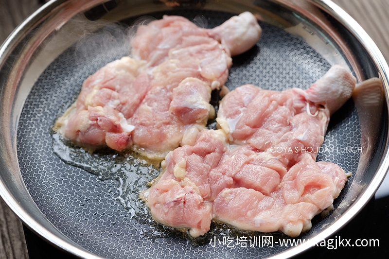 [食谱] 完胜铁板烧师傅！金黄香酥川味椒麻鸡腿排[制作方式】