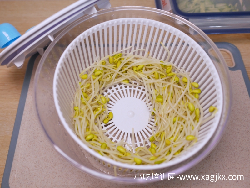 【食谱】韩式凉拌豆芽 夏天的清爽凉拌菜 只要二种调味料就搞定[制作方式】