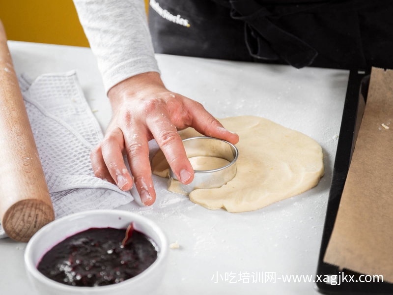 黑莓月桂果酱夹心饼干【制作方式】